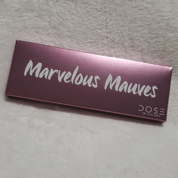 Eyeshadow palette - Picture 1 of 2